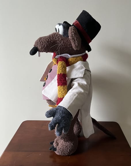Muppet Christmas Carol Rizzo the Rat facing left displaying side profile